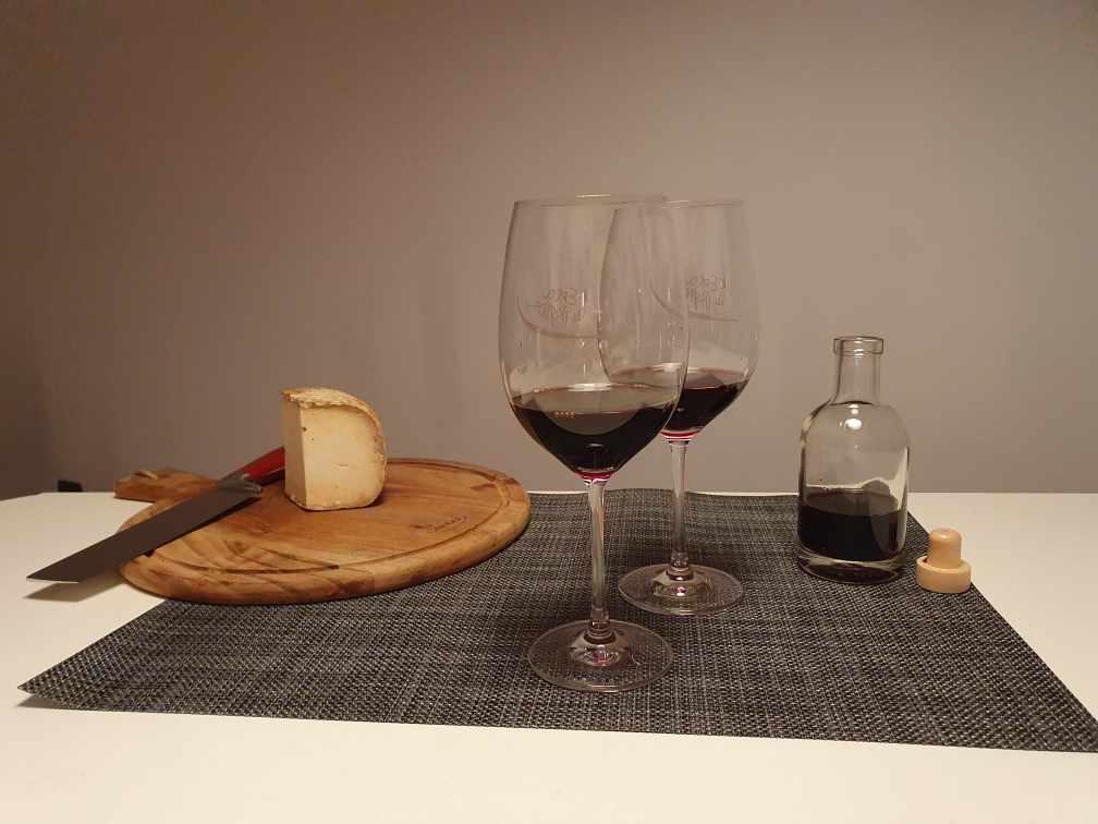 紅酒配起司red wine and cheese